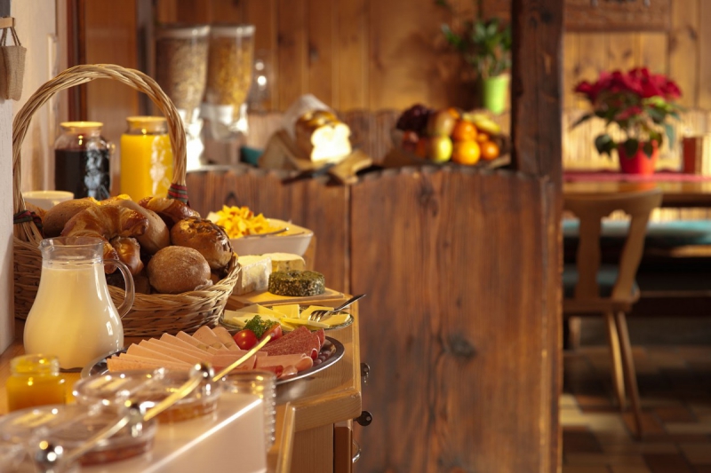 boulangerie-VILLENEUVE D ENTRAUNES-min_breakfast_buffet_food_restaurant_meal_hotel_plate_fresh-718745